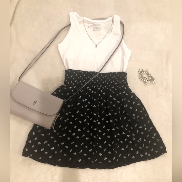 Mossimo Black&White Floral Skirt, Lightweight and Stretchy - Picture 2 of 3